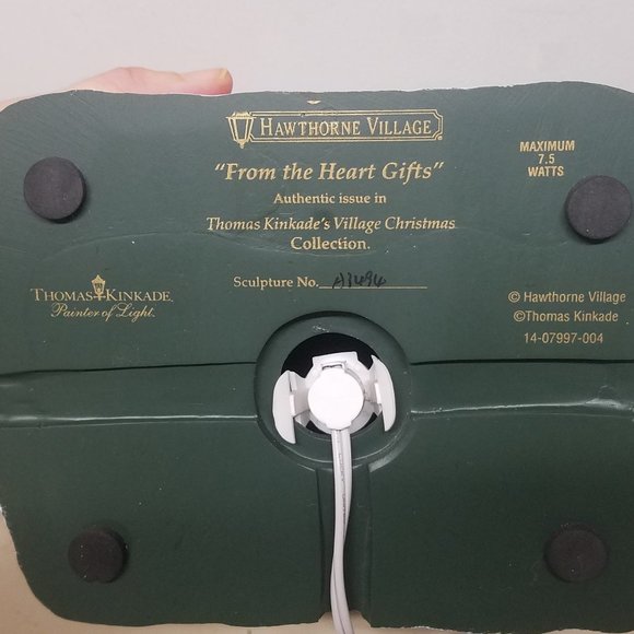 Hawthorn Village Thomas Kinkade Christmas Light Up From The Heart Gifts - Picture 3 of 4